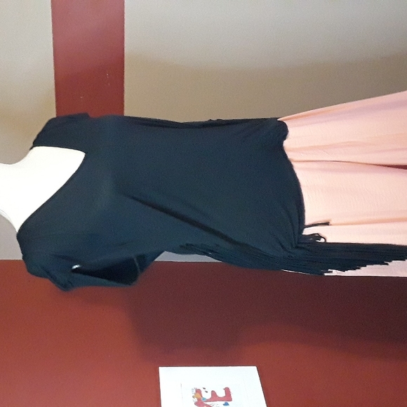 Frilled black Top - Picture 1 of 12